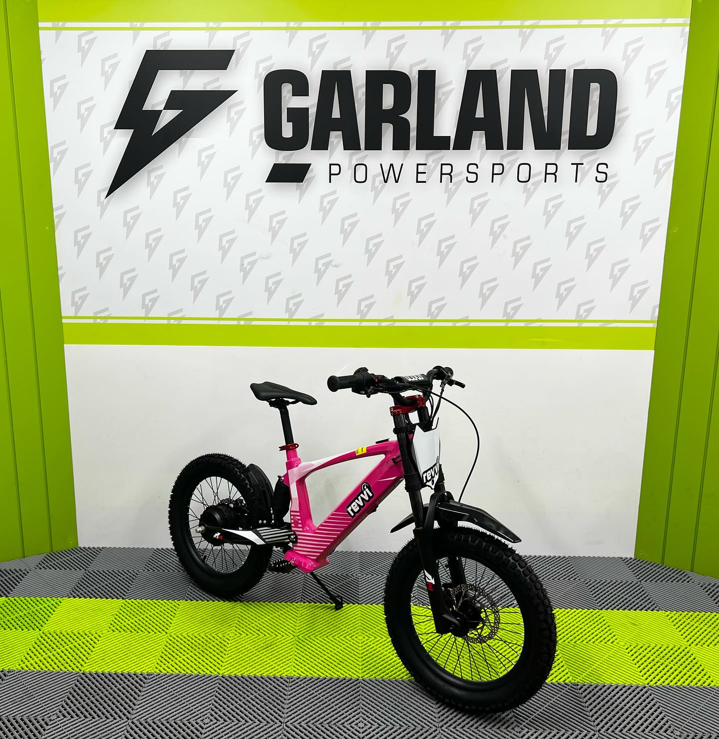 Revvi 18" 500W Electric Bike - Pink