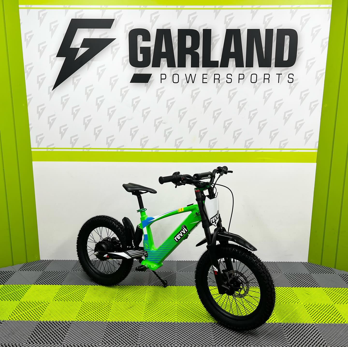 Revvi 18" 500W Electric Bike - Green