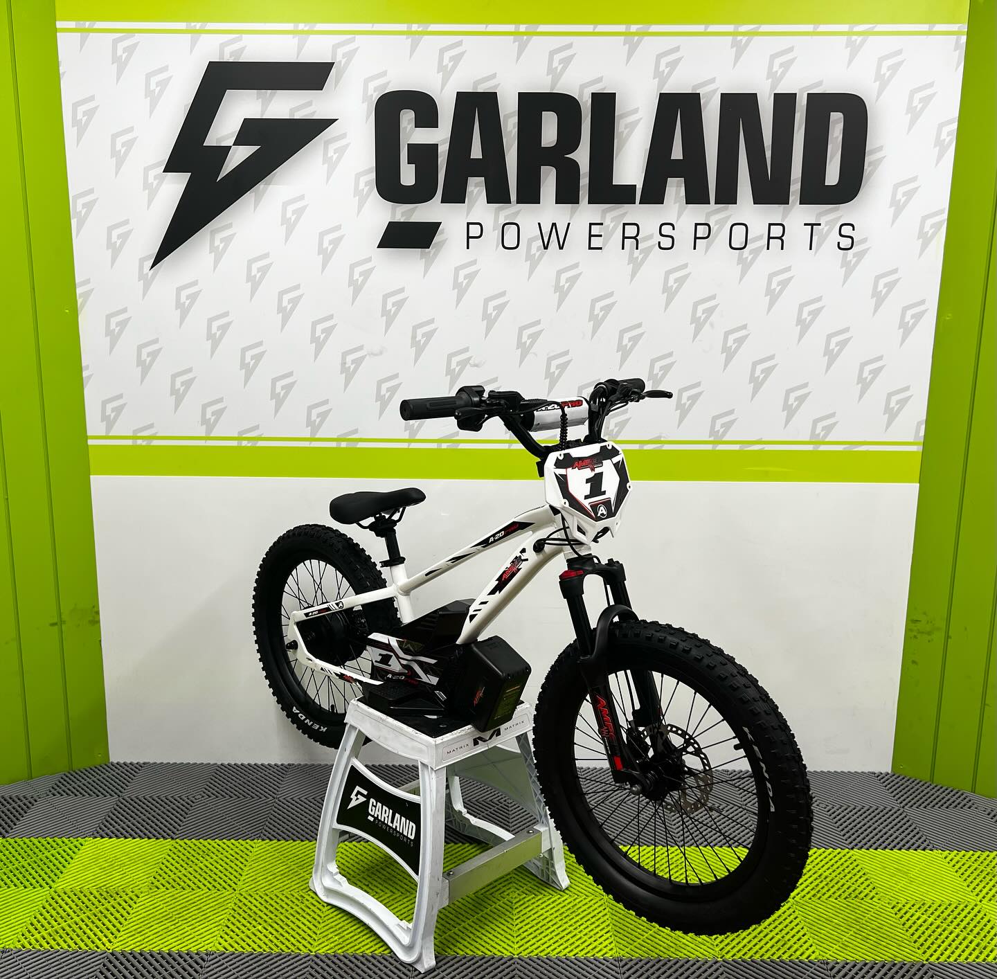 Amped A20 Pro 800W Electric Balance Bike - White