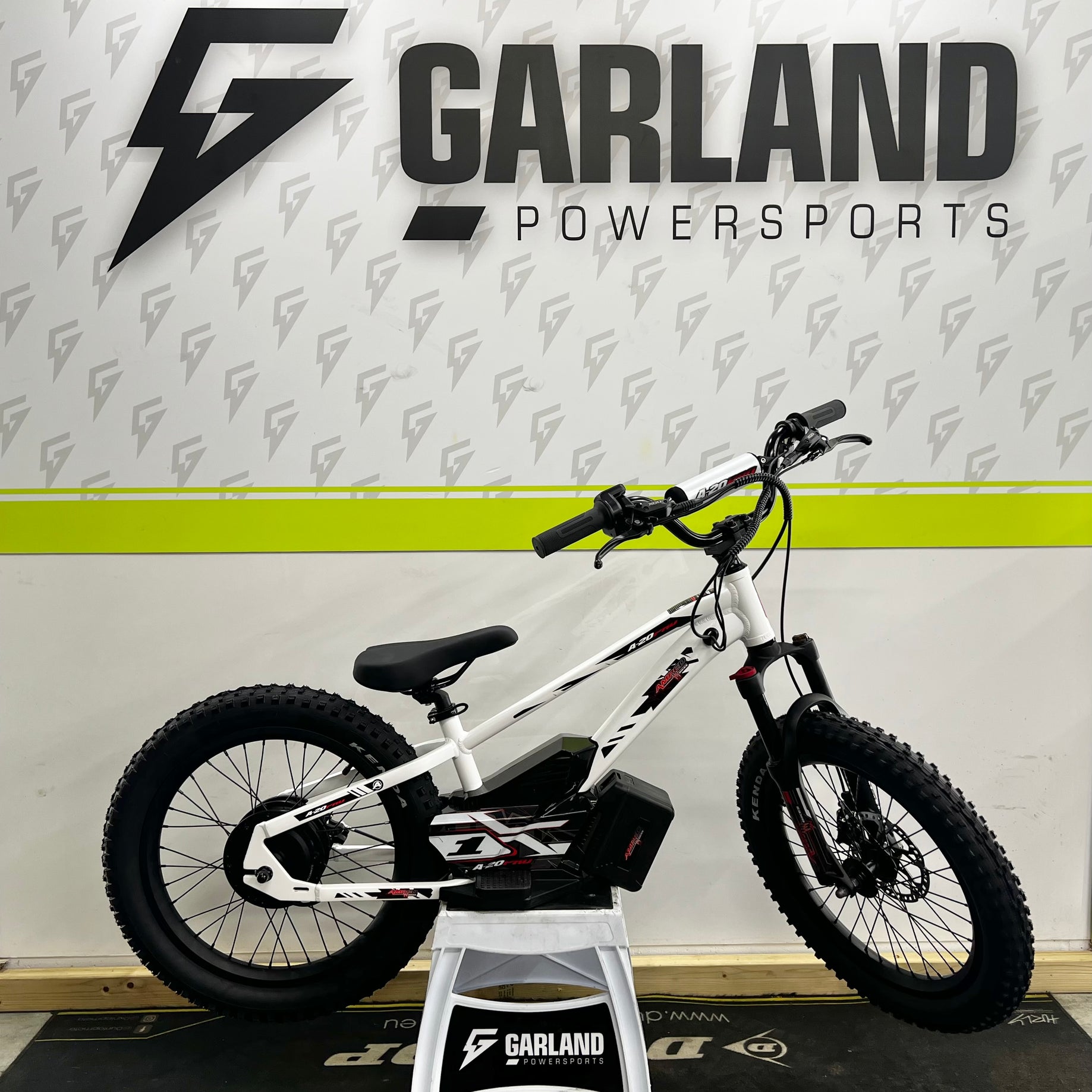 Amped A20 Pro 800W Electric Balance Bike - White